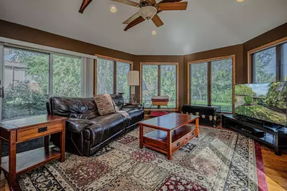 1606 E Waverly Court, Arlington Heights, IL 60004 - Photo 2