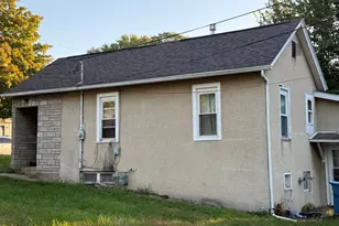 726 6th St, Peru, IL 61354 - Photo 2