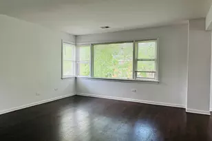8638 Trumbull Ave, Skokie, IL 60076 - Photo 12