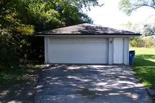 16614 Finch Ave, Harvey, IL 60426 - Photo 2