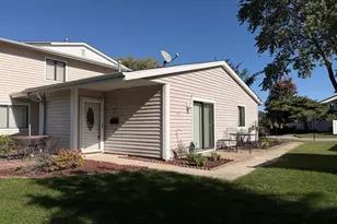 112 Windward Dr, Schaumburg, IL 60194 - Photo 1