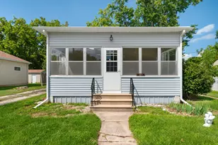 107 E Prairie St, Plano, IL 60545 - Photo 2