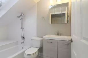 812 N Sleight St, Naperville, IL 60563 - Photo 4