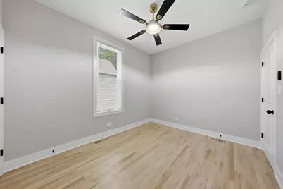 10546 S Avenue J, Chicago, IL 60617 - Photo 16