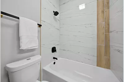 10546 S Avenue J, Chicago, IL 60617 - Photo 14