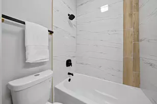10546 S Ave J, Chicago, IL 60617 - Photo 14