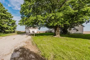 6528 Lilac Rd, Clifton, IL 61727 - Photo 4