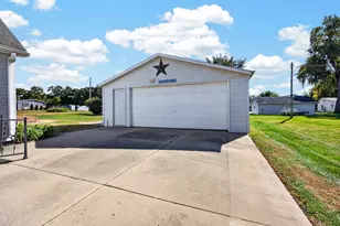 604 W Elm St, LeRoy, IL 61752 - Photo 30