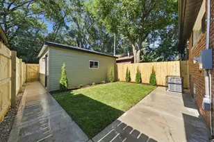 10422 S Green Bay Ave, Chicago, IL 60617 - Photo 28
