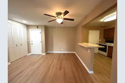 2311 S Goebbert Road S #B102, Arlington Heights, IL 60005 - Photo 2
