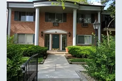 2311 S Goebbert Road S #B102, Arlington Heights, IL 60005 - Photo 1