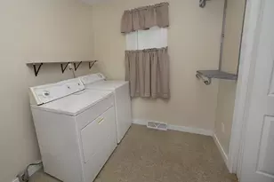 1609 Sycamore St, Ottawa, IL 61350 - Photo 8