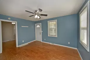 1609 Sycamore St, Ottawa, IL 61350 - Photo 4