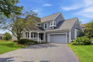 731 Nashua Ct, Crystal Lake, IL 60012 - Photo 2