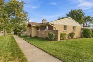 331 E View St, Lombard, IL 60148 - Photo 2