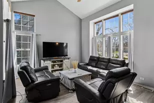 909 Brompton Cir, Bolingbrook, IL 60440 - Photo 4
