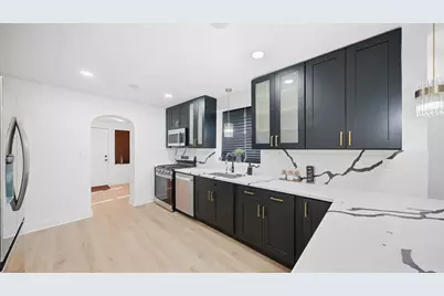 8257 S Blackstone Avenue, Chicago, IL 60619 - Photo 12