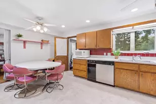 17W467 Portsmouth Dr, Darien, IL 60561 - Photo 10