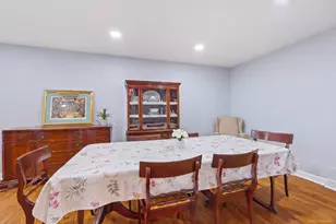 17W467 Portsmouth Dr, Darien, IL 60561 - Photo 8