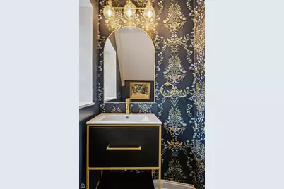1310 W Roscoe Street, Chicago, IL 60657 - Photo 16