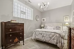 1310 W Roscoe St, Chicago, IL 60657 - Photo 38