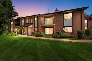 2204 Wharf Dr, Woodridge, IL 60517 - Photo 2