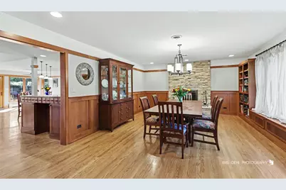 907 Sherwood Drive, Prospect Heights, IL 60070 - Photo 2