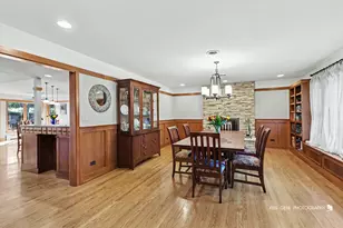 907 Sherwood Dr, Prospect Heights, IL 60070 - Photo 2