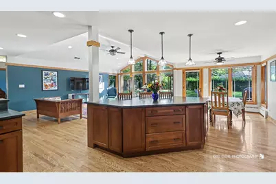 907 Sherwood Drive, Prospect Heights, IL 60070 - Photo 12