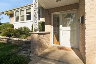 1310 E Ironwood Dr, Mount Prospect, IL 60056 - Photo 4