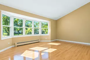 1310 E Ironwood Dr, Mount Prospect, IL 60056 - Photo 6