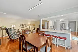 2098 Creekside Dr, Wheaton, IL 60189 - Photo 12