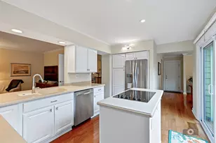 2098 Creekside Dr, Wheaton, IL 60189 - Photo 10