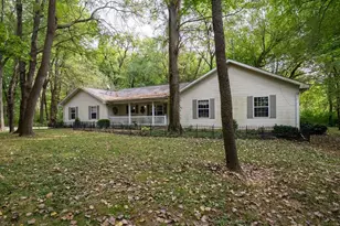 9360 Forest Creek Ln, Bloomington, IL 61705 - Photo 2