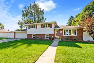 8301 Narragansett Ave, Burbank, IL 60459 - Photo 1