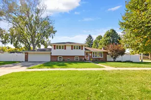 8301 Narragansett Ave, Burbank, IL 60459 - Photo 2