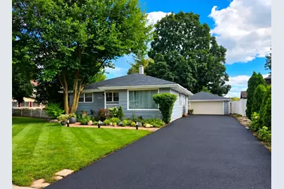 605 E Maple Avenue, Mundelein, IL 60060 - Photo 1