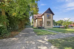 21 S May St, Aurora, IL 60506 - Photo 2