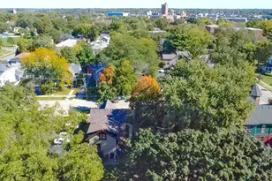 21 S May St, Aurora, IL 60506 - Photo 14