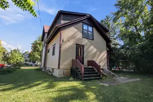 21 S May St, Aurora, IL 60506 - Photo 6