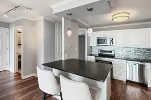 3930 N Pine Grove Ave, Chicago, IL 60613 - Photo 6