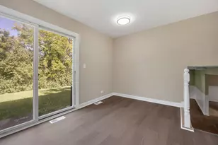 410 N Braintree Dr, Schaumburg, IL 60194 - Photo 8