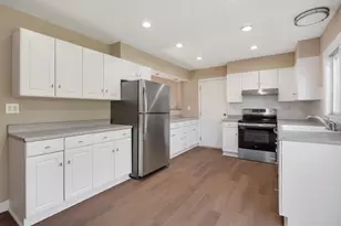 410 N Braintree Dr, Schaumburg, IL 60194 - Photo 10