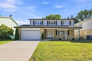 1805 W Willow Ln, Mount Prospect, IL 60056 - Photo 1