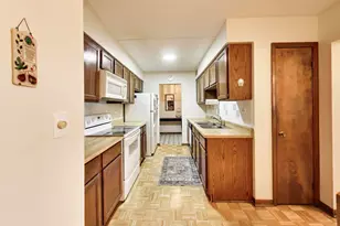 9346 Landings Ln, Des Plaines, IL 60016 - Photo 8