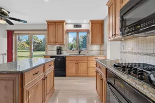 406 Buckingham Pl, Shorewood, IL 60404 - Photo 16