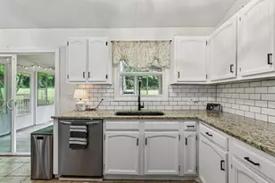 710 Greenbriar Ln, Lindenhurst, IL 60046 - Photo 12