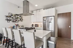 8 E Huron St, Chicago, IL 60611 - Photo 4
