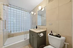 1209 N State Pkwy, Chicago, IL 60610 - Photo 16