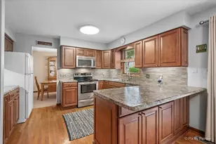 4402 Fox Creek Dr, Crystal Lake, IL 60012 - Photo 8